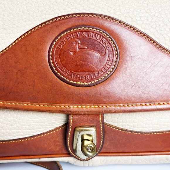 Dooney & Bourke All Weather Leather Vintage Carrier Shoulder Bag Style B… - Picture 4 of 10